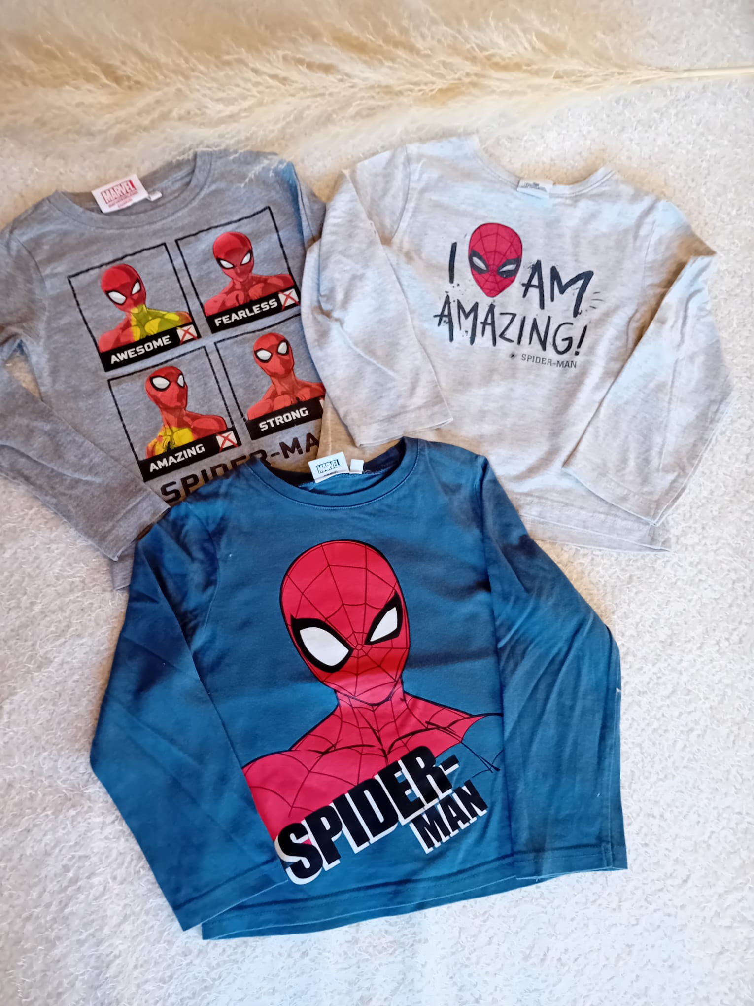 Lot 3 t.shirts Spiderman