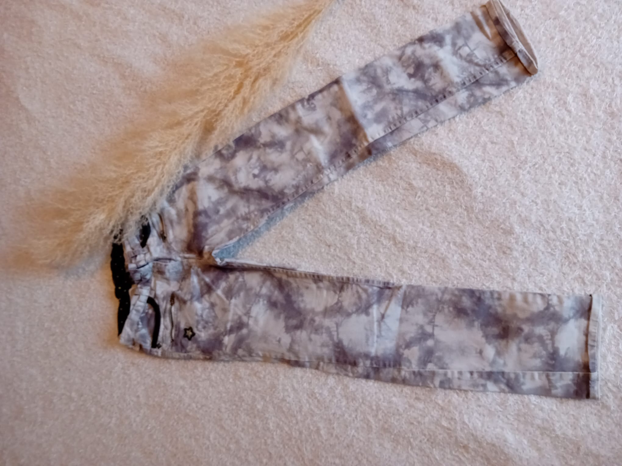 Pantalon gris et blanc