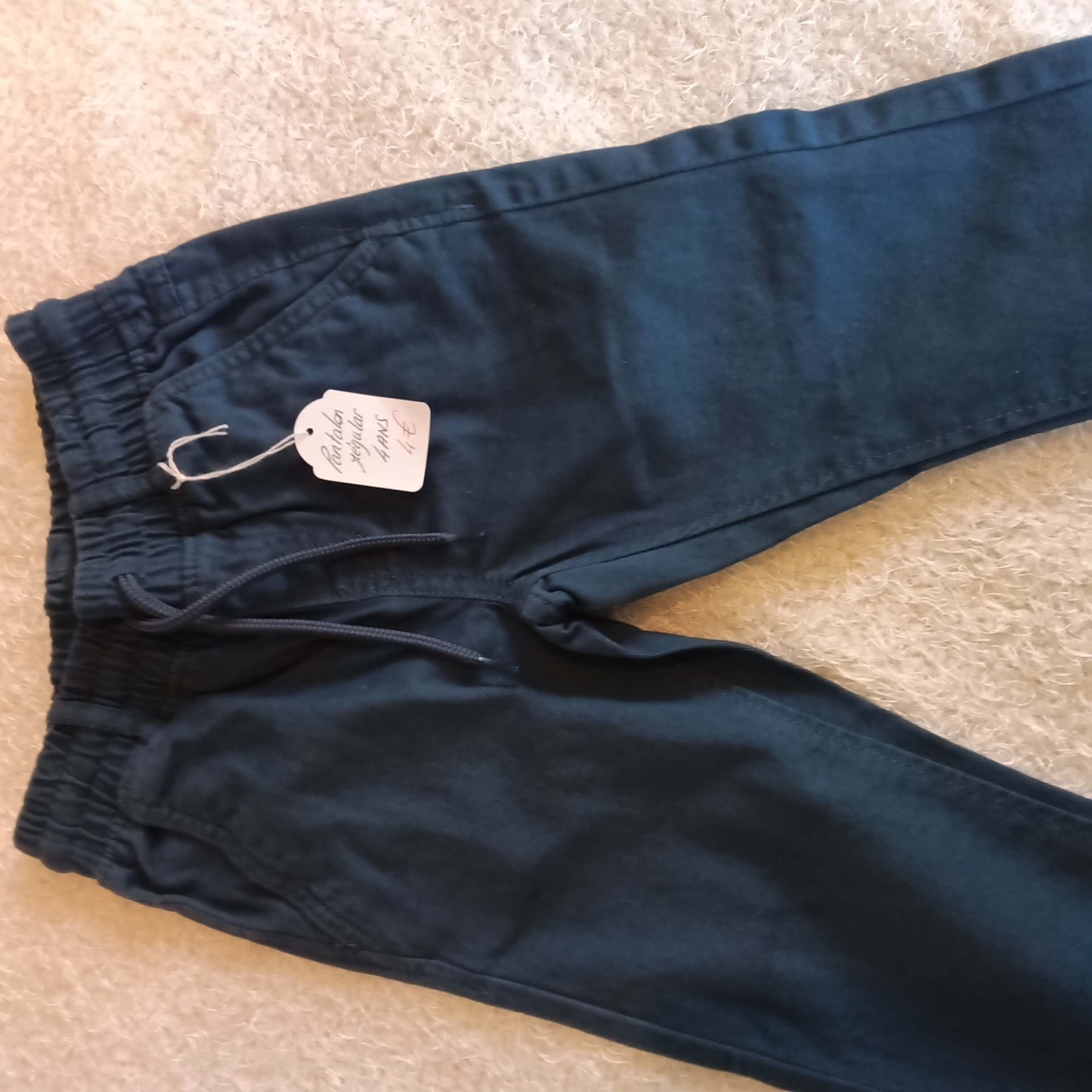 Pantalon regular.   1140 2